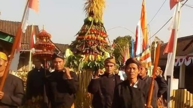 Kirab Budaya Warga Desa Prigi sambut 1 Suro