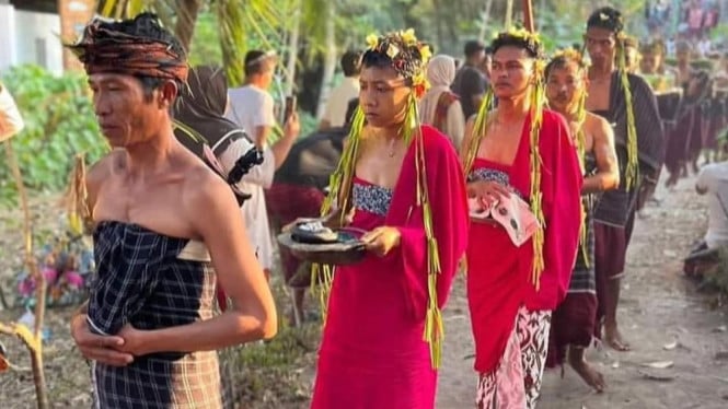 Prosesi Mulud Adat Bayan
