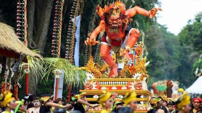 Ogoh - ogoh simbol melawan kegelapan menuju cahaya baru