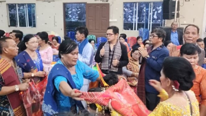 Ulos menghangatkan, kasih menyatukan