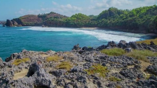 Pantai Tersembunyi Di Gunungkidul Yang Memukau Mata.