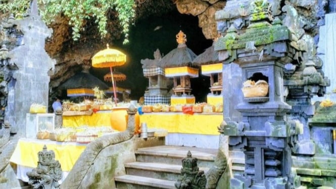 Potret Pura Goa Lawah Bali