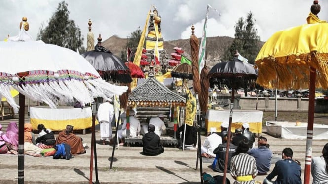 Proses Tradisi Kasada Gunung Bromo