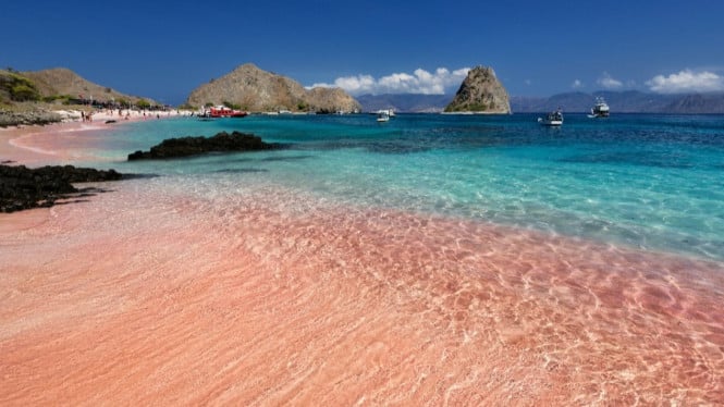 Keindahan Unik Dari Pantai-Pantai Teraneh Di Indonesia