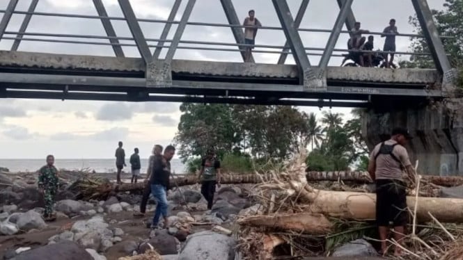 Tim gabungan mencari korban banjir bandang Nagekeo