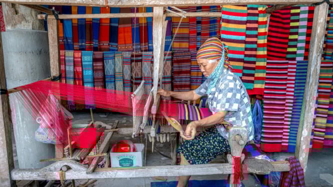 Dari yang tidak dikenal, kain tenun kini mendunia