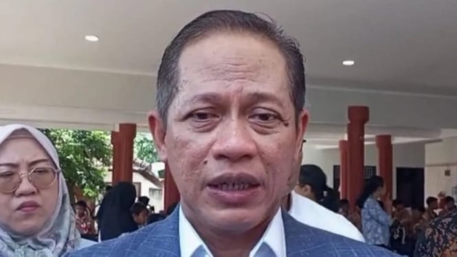 Menteri LH saat diwawancarai mengenai sistem drainase Bali.
