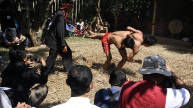 Duel Sengit Seni Pertunjukkan Benjang