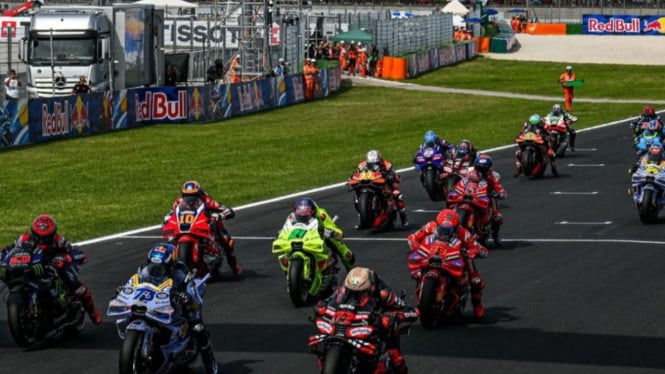 Momen start Sprint Race MotoGP San Marino 2025 di Sirkuit Misano