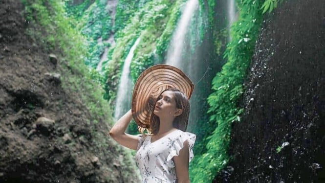 Potret di Madakaripura Waterfall.
