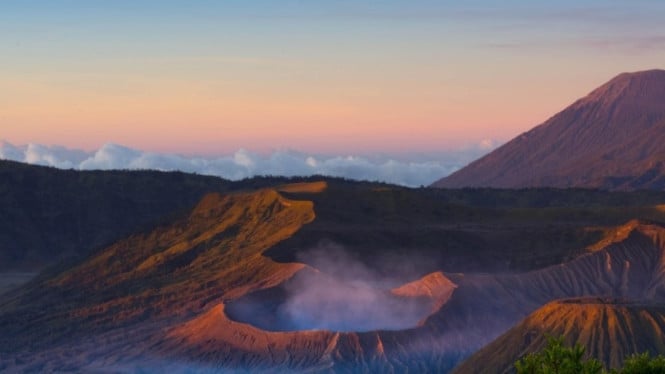 Tradisi Unik Suku Tengger Penjaga Gunung Bromo