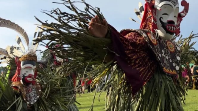 Ilustrasi kemeriahan Festival Lom Plai, Kalimantan Timur