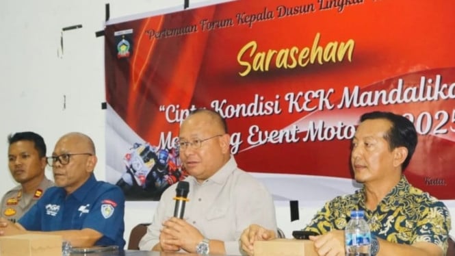 Chairman Pertamina sedang memberikan pengaragan terkait MotoGP