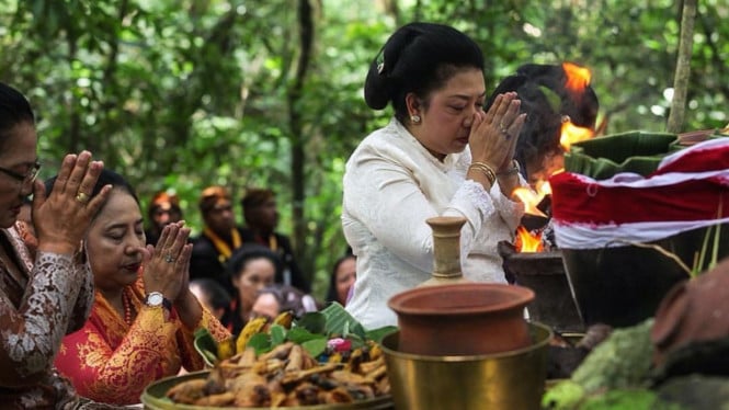 Prosesi Sesaji Mahesa Lawung