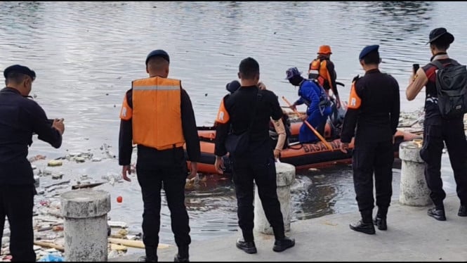 Upaya pencarian korban banjir Bali oleh Besarnas
