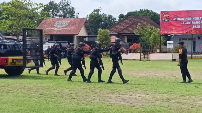 Satuan Brimob Polda NTB Gelar Latihan Kesiapsiagaan.