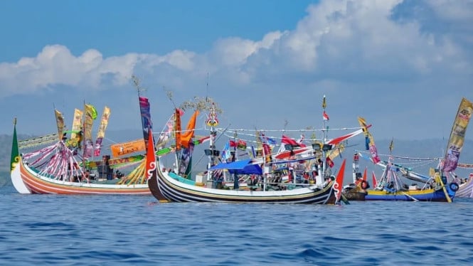 Suasana Tradisi Petik Laut.