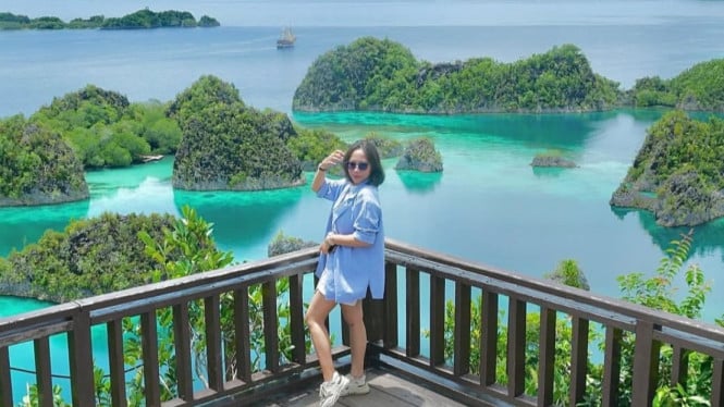 Berlibur di Raja Ampat.
