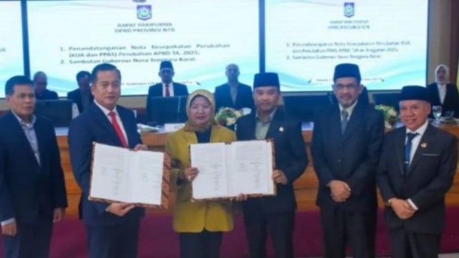 Gubernur NTB Bersama DPRD NTB setelah menandatangani nota.