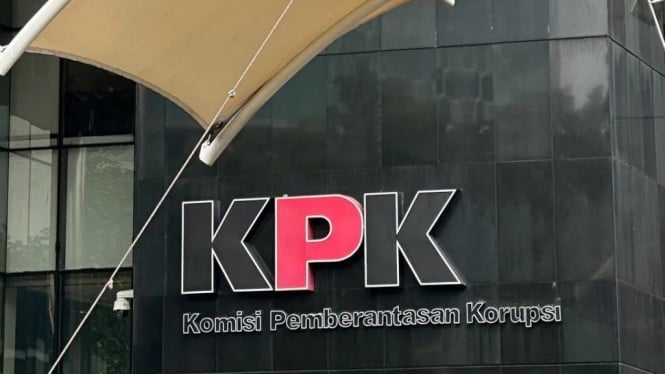 Logo KPK di Gedung Merah Putih KPK
