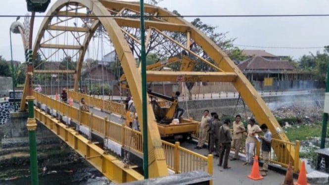 Salah satu Jembatan yang berada di Kota Mataram.