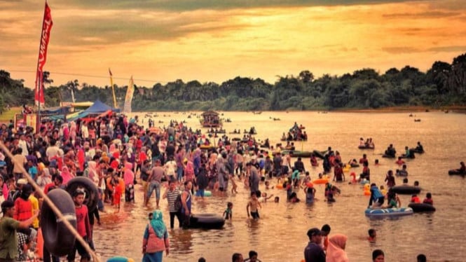 Suasana Balimau Kasai di Riau