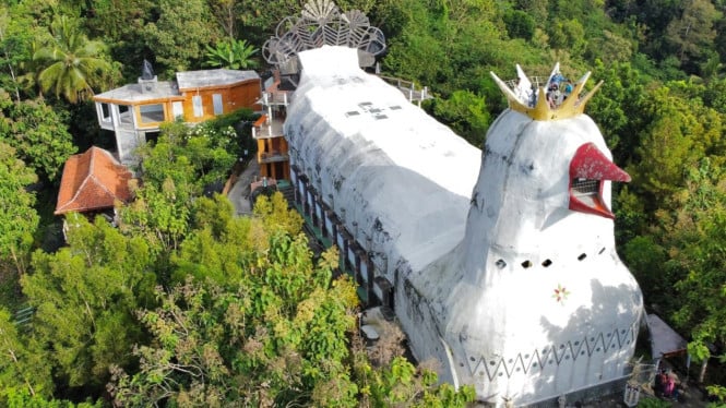Arsitektur unik gereja ayam