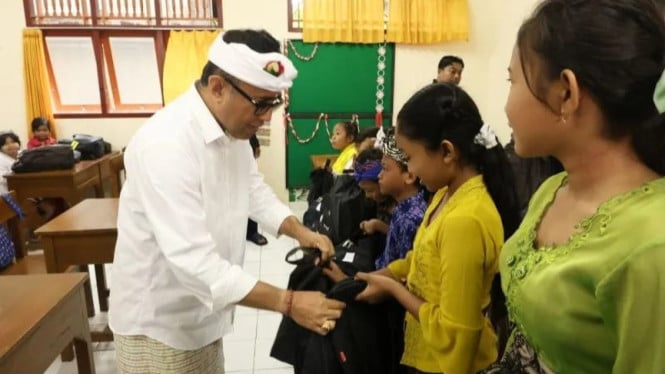Walikota Jaya Nega agikan langsung bantuan