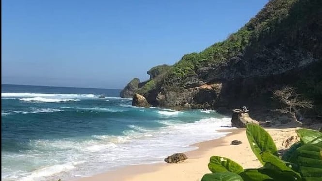 Tebing Pantai Nyang Nyang