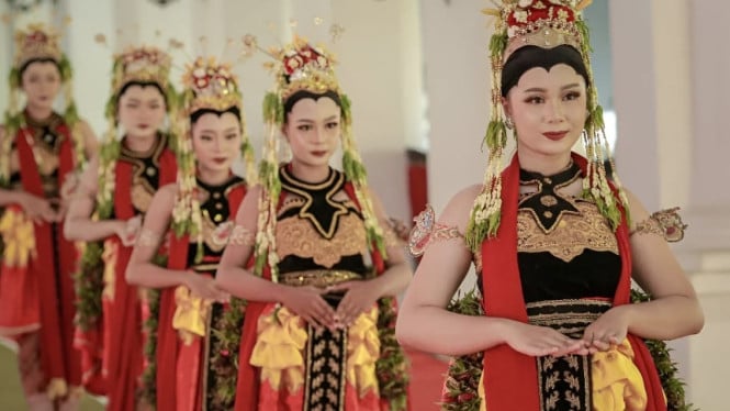 Seni dan spiritualitas dalam pesona Tari Muang Sangkal