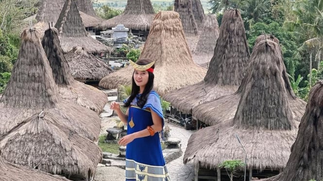 Berlibur di Kampung Adat Praijing.