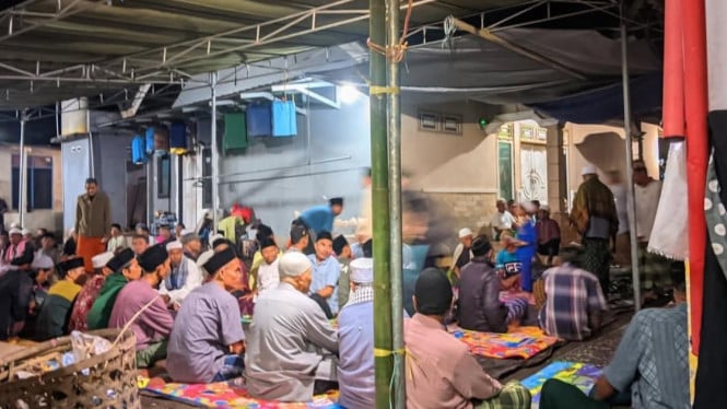 Suasana Tradisi Tahlilan.