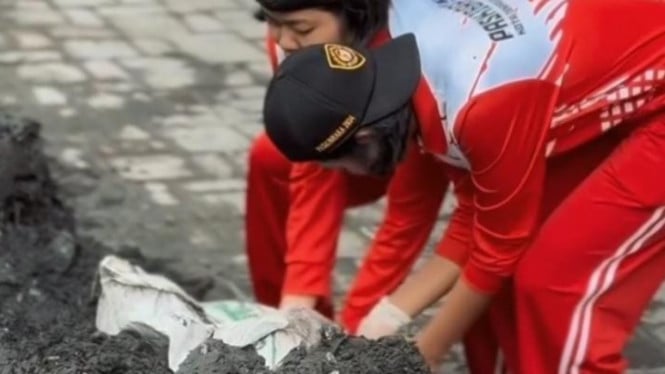 Anak-anak Paskibraka ikut serta aksi Bergerak Serentak Demi Denpasar