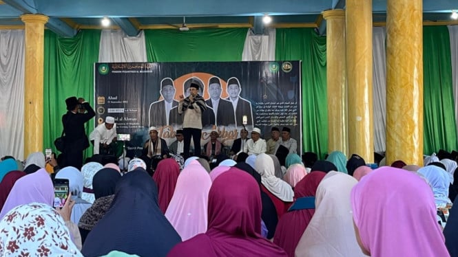 TGH. M. Zainul Majdi menyampaikan tausiyah Maulid Nabi Muhammad SAW.