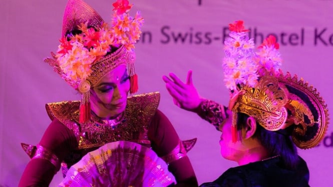 Ilustrasi pertunjukan teater Calonarang oleh Bengkel Tari Ayu Bulan