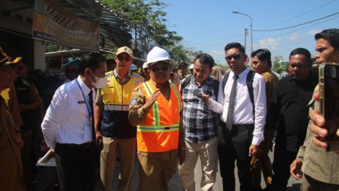 Pemkab Lombok Barat tinjau proyek jalan Terong Tawah