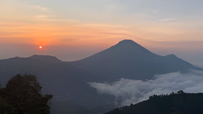Bukit Sikunir.