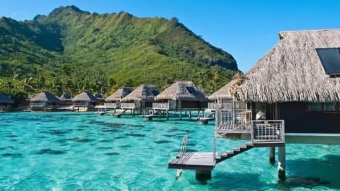 Keindahan Pantai Ora Maluku.