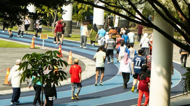 Jelajahi sudut kota Bandung lewat Nordic Walking