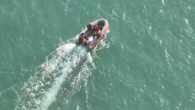 Pencarian WNA Inggris yang Hilang Terseret Arus di Pantai Legian