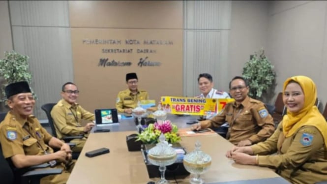 Diskusi program Trans Bening Gratis Bagi Pelajar Kota Mataram.