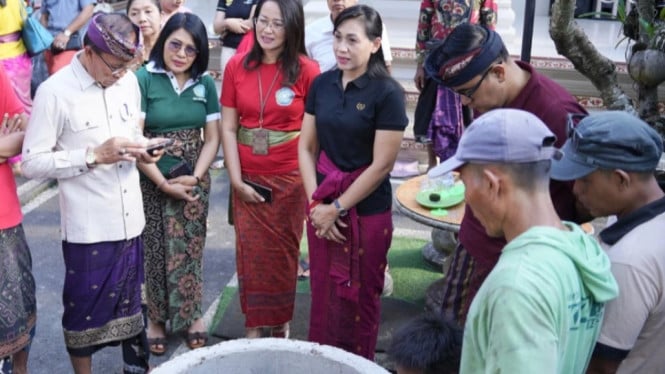 Ketua TP PKK Gianyar tinjau bantuan teba modern