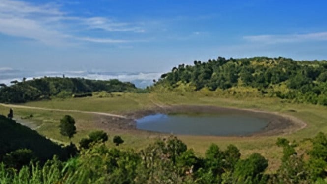 Keindahan alam Telaga Dringo Dieng