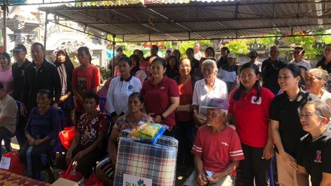 Penyerahan Bantuan Kepada Kelompok Rentan