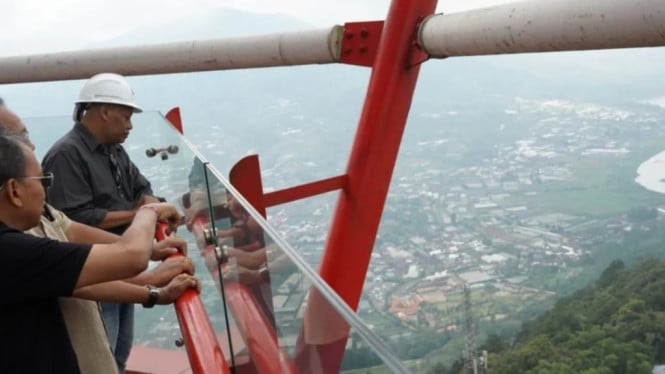 Gubernur Koster tinjau pembangunan Turyapada Tower tahap dua