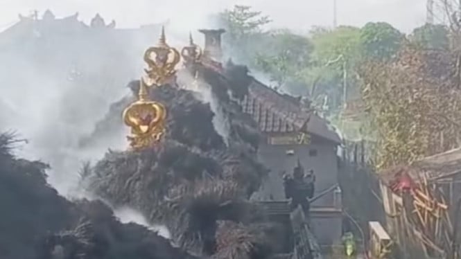 Kebakaran gudang merembet ke Pelinggih