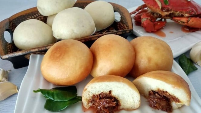 Ilustrasi Roti Mantau khas Balikpapan dengan Daging