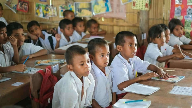Potret Para Siswa Saat sedang Belajar di Sekolah