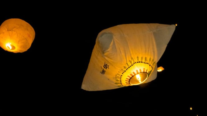 keindahan penerbangan lampion