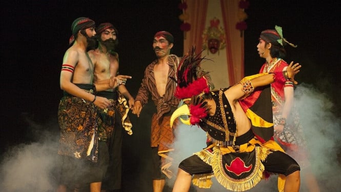 Ilustrasi pertunjukan teater tradisional Ketoprak Jawa.